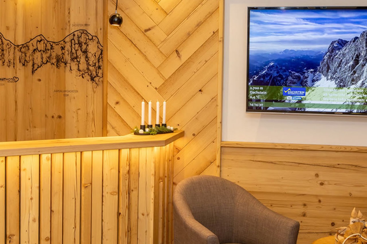 Empfang, Rezeption und Bar im Aparthotel Ramsau