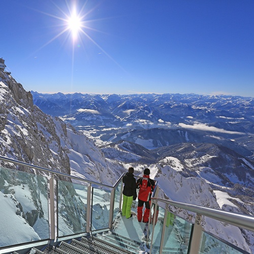 Aussicht vom Dachstein Skywalk auf Ramsau, Steiermark